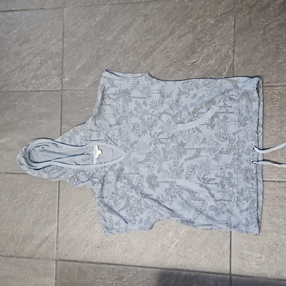 Short sleeved hoodie